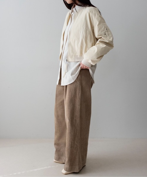 on:nue(オンニュ)の「【on:nue】袖シャーリングショート丈ミリタリーブルゾン /26-27 AW COLLECTION(ブルゾン・レディース・チャコールグレー/カーキ/アイボリー・FREE)」の15枚目の写真
