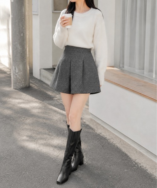 Mku Ekta(ムクエクタ)の「ハイウエストラメショートパンツ(その他パンツ・レディース・ブラック/グレー・S/M/L)」の4枚目の写真
