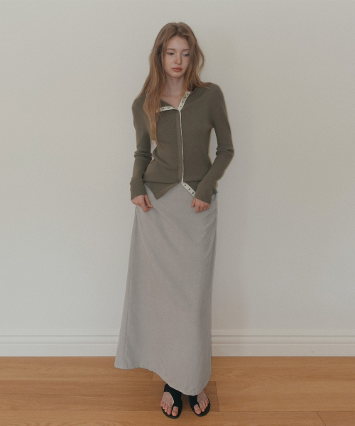 TWEE(トゥウィー)の「リングト スエード シャーリング ロングスカート(スカート・レディース・ブラック/サンドベージュ・SMALL/MEDIUM)」の3枚目の写真