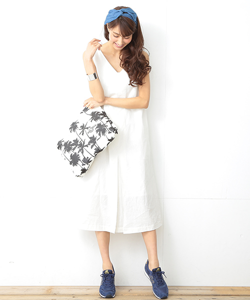 B:MING by BEAMS(ビーミングバイビームス)の「【VERY5月号掲載】ビーミング by ビームス / リネンVネックワンピース(ワンピース・レディース・ホワイト/ブラック・SMALL/MEDIUM)」の3枚目の写真