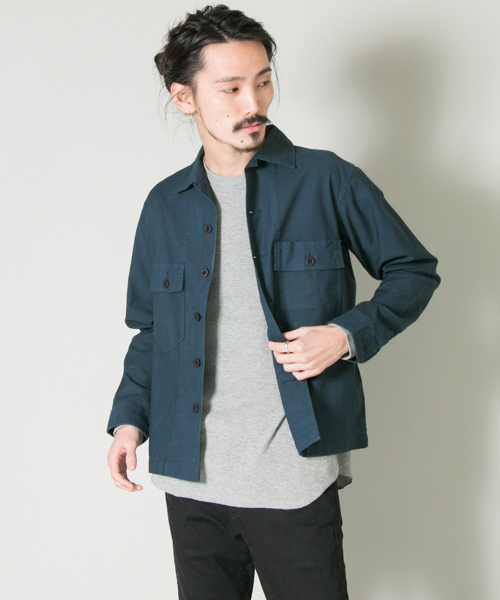 URBAN RESEARCH(アーバンリサーチ)の「UR VintageMilitaryShirts(シャツ/ブラウス・メンズ・カーキ/イエロー系その他/ブラック系その他/ネイビー・MEDIUM/LARGE/SMALL)」の3枚目の写真