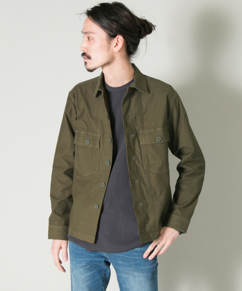 URBAN RESEARCH(アーバンリサーチ)の「UR VintageMilitaryShirts(シャツ/ブラウス・メンズ・カーキ/イエロー系その他/ブラック系その他/ネイビー・MEDIUM/LARGE/SMALL)」の1枚目の写真