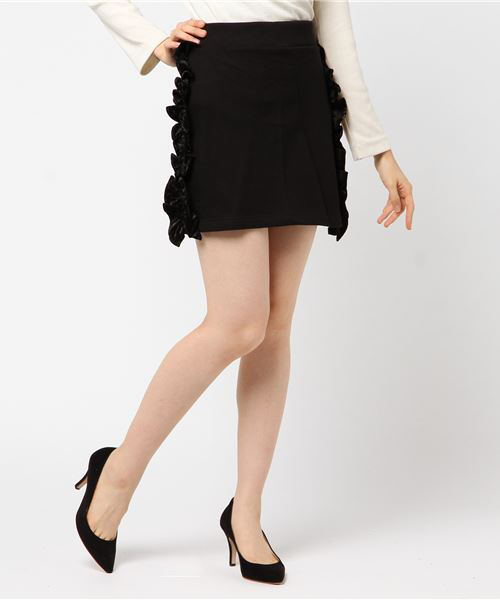 onespo（ワンスポ）の「ベロアフリルスカート（スカート・レディース・ブラック/レッド/ピンク・M）」の2枚目の写真