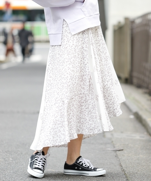 PAGEBOY(ページボーイ)の「パッチワーク風小花柄ミディスカート(スカート・レディース・ホワイト系その他/ブラック系その他/イエロー系その他・FREE)」の1枚目の写真