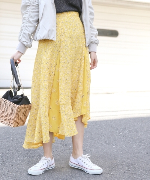 PAGEBOY(ページボーイ)の「パッチワーク風小花柄ミディスカート(スカート・レディース・ホワイト系その他/ブラック系その他/イエロー系その他・FREE)」の3枚目の写真