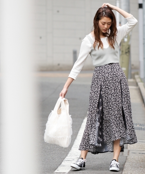 PAGEBOY(ページボーイ)の「パッチワーク風小花柄ミディスカート(スカート・レディース・ホワイト系その他/ブラック系その他/イエロー系その他・FREE)」の5枚目の写真