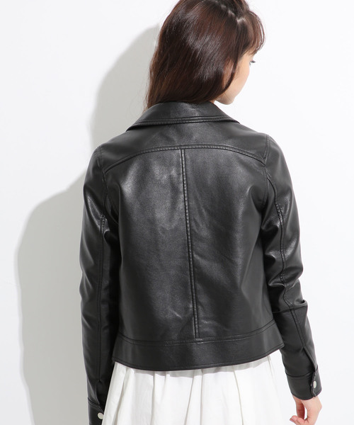 one after another NICE CLAUP(ワンアフターアナザーナイスクラップ)の「合皮ライダース(ライダースジャケット・レディース・ブラック/ベージュ・FREE)」の3枚目の写真