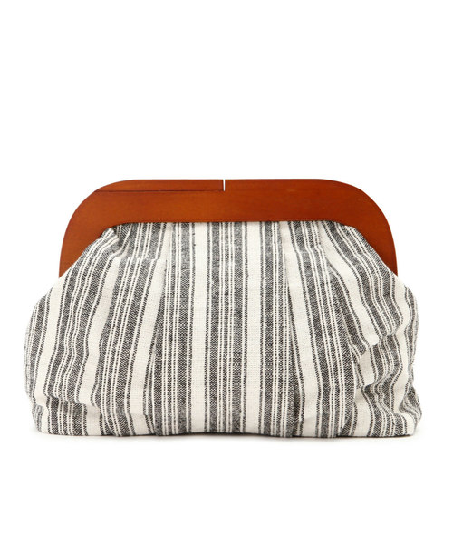 NATURAL BEAUTY BASIC（ナチュラルビューティーベーシック）の「【otona MUSE 6月号掲載】ストライプクラッチ（クラッチバッグ・レディース・ブラック/ブルー・ﾌﾘ-）」の6枚目の写真