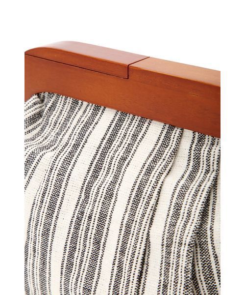 NATURAL BEAUTY BASIC（ナチュラルビューティーベーシック）の「【otona MUSE 6月号掲載】ストライプクラッチ（クラッチバッグ・レディース・ブラック/ブルー・ﾌﾘ-）」の8枚目の写真