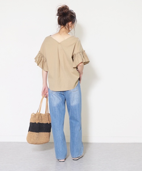 reca(レカ)の「タック入り袖フリルリネン混ブラウス(シャツ/ブラウス・レディース・ベージュ/オフホワイト/モカ・M)」の5枚目の写真