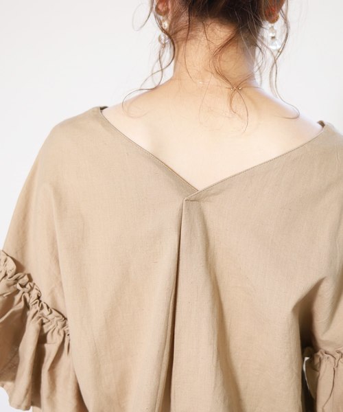 reca(レカ)の「タック入り袖フリルリネン混ブラウス(シャツ/ブラウス・レディース・ベージュ/オフホワイト/モカ・M)」の7枚目の写真