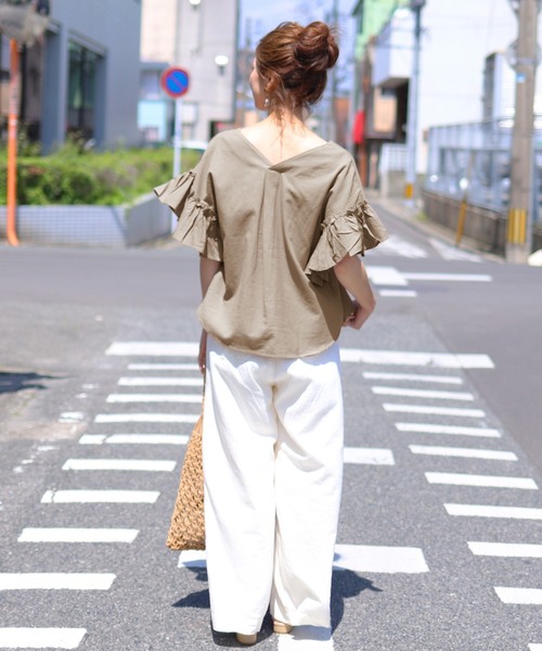 reca(レカ)の「タック入り袖フリルリネン混ブラウス(シャツ/ブラウス・レディース・ベージュ/オフホワイト/モカ・M)」の10枚目の写真