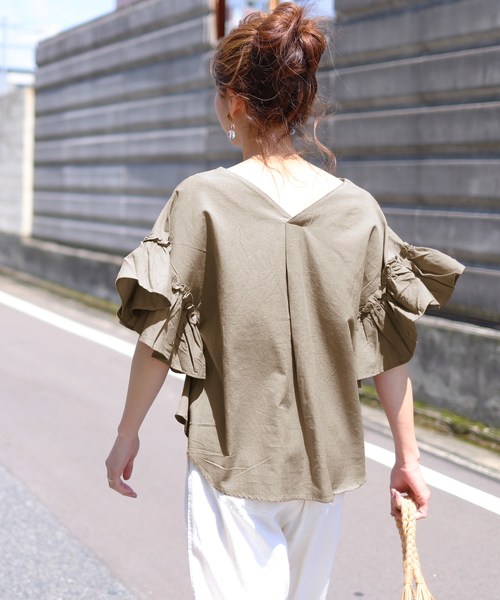 reca(レカ)の「タック入り袖フリルリネン混ブラウス(シャツ/ブラウス・レディース・ベージュ/オフホワイト/モカ・M)」の11枚目の写真