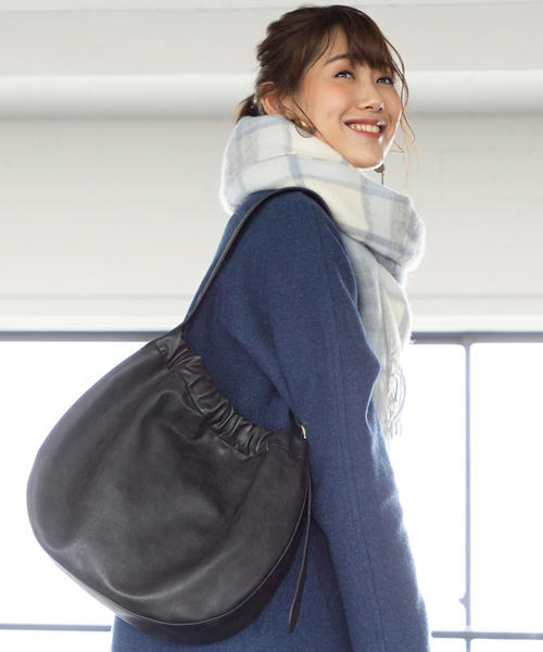 coen(コーエン)の「ギャザーショルダーバッグ(ショルダーバッグ・レディース・ブラック/モカ・FREE)」の3枚目の写真