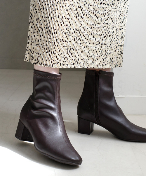 AmiAmi（アミアミ）の「スクエアトゥストレッチショートブーツ（ブーツ・レディース・ブラック系その他2/ブラック系その他/ブラック/ダークブラウン/ベージュ・L/LL/M/S）」の4枚目の写真