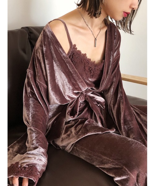 bijorie（ビジュリィ）の「【bijorie × Hinechi プロデュースアイテム】3pieceベロアルームウェア（カーディガン/ボレロ・レディース・ライトブラウン/ダークネイビー・FREE）」の2枚目の写真