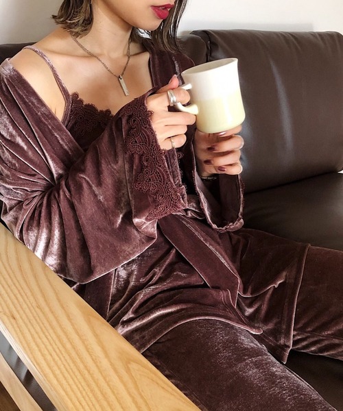 bijorie（ビジュリィ）の「【bijorie × Hinechi プロデュースアイテム】3pieceベロアルームウェア（カーディガン/ボレロ・レディース・ライトブラウン/ダークネイビー・FREE）」の13枚目の写真