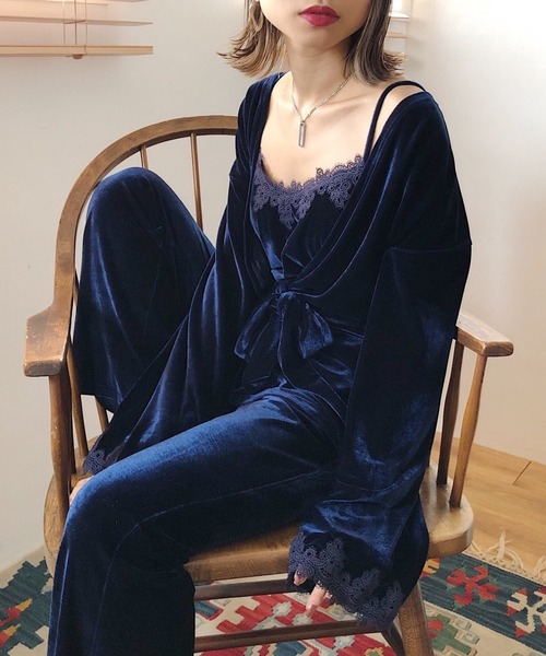 bijorie（ビジュリィ）の「【bijorie × Hinechi プロデュースアイテム】3pieceベロアルームウェア（カーディガン/ボレロ・レディース・ライトブラウン/ダークネイビー・FREE）」の11枚目の写真
