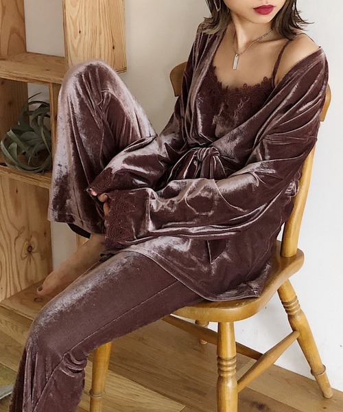 bijorie（ビジュリィ）の「【bijorie × Hinechi プロデュースアイテム】3pieceベロアルームウェア（カーディガン/ボレロ・レディース・ライトブラウン/ダークネイビー・FREE）」の9枚目の写真