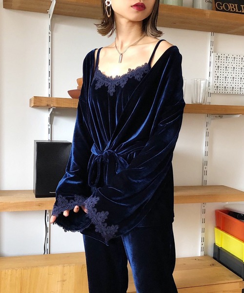 bijorie（ビジュリィ）の「【bijorie × Hinechi プロデュースアイテム】3pieceベロアルームウェア（カーディガン/ボレロ・レディース・ライトブラウン/ダークネイビー・FREE）」の8枚目の写真