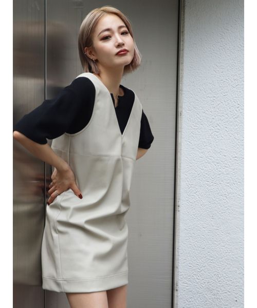 EMODA(エモダ)の「フェイクレザーボックスワンピース(ワンピース・レディース・ホワイト/ブラック/ベージュ・FREE)」の10枚目の写真