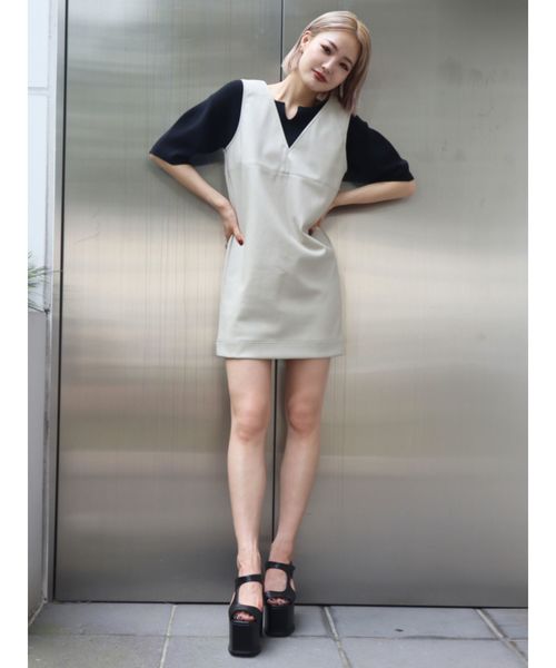 EMODA(エモダ)の「フェイクレザーボックスワンピース(ワンピース・レディース・ホワイト/ブラック/ベージュ・FREE)」の9枚目の写真