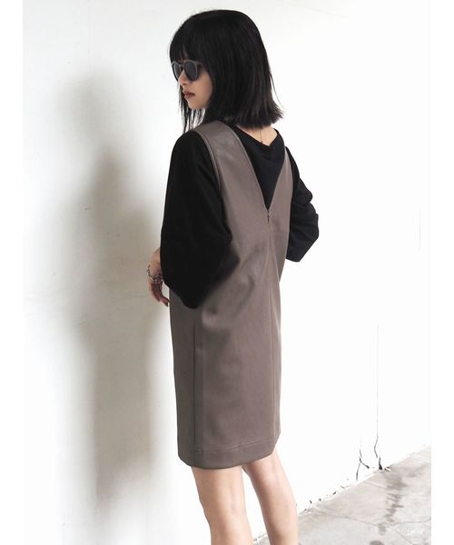 EMODA(エモダ)の「フェイクレザーボックスワンピース(ワンピース・レディース・ホワイト/ブラック/ベージュ・FREE)」の22枚目の写真