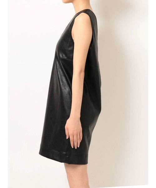 EMODA(エモダ)の「フェイクレザーボックスワンピース(ワンピース・レディース・ホワイト/ブラック/ベージュ・FREE)」の17枚目の写真