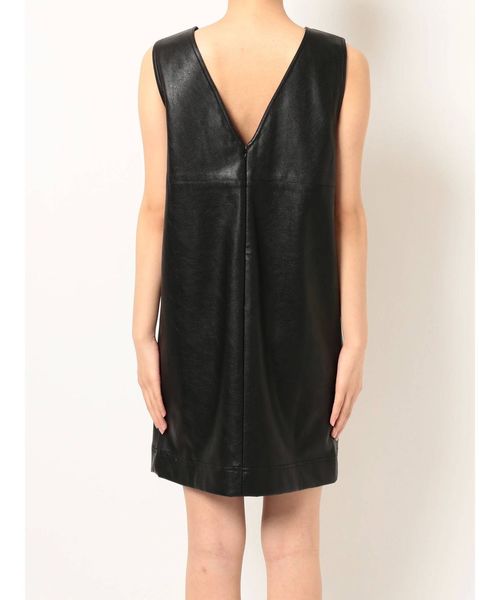 EMODA(エモダ)の「フェイクレザーボックスワンピース(ワンピース・レディース・ホワイト/ブラック/ベージュ・FREE)」の16枚目の写真