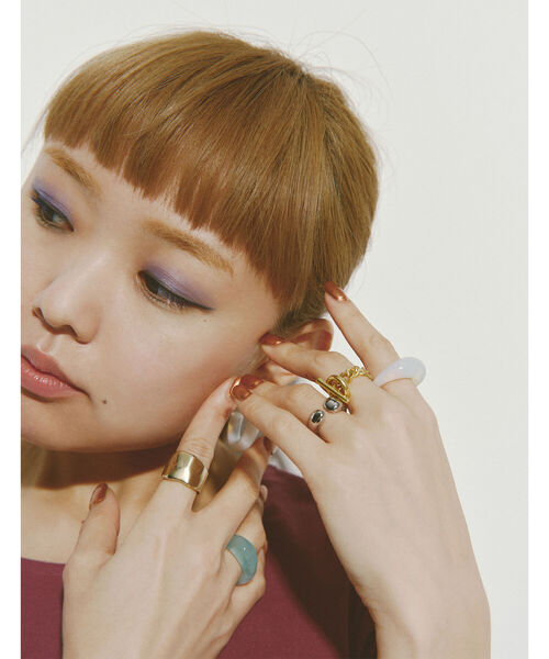 Ray BEAMS(レイビームス)の「Ray BEAMS / ゴールド ワイド リング(リング・レディース・ゴールド・ONE SIZE)」の2枚目の写真