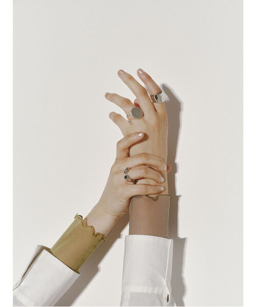 Ray BEAMS(レイビームス)の「Ray BEAMS / ゴールド ワイド リング(リング・レディース・ゴールド・ONE SIZE)」の4枚目の写真