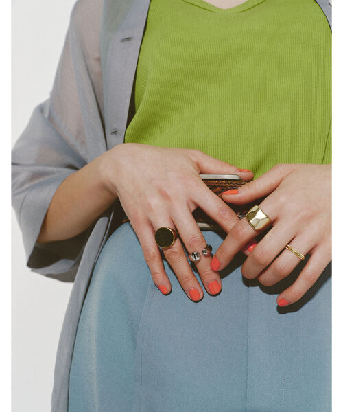 Ray BEAMS(レイビームス)の「Ray BEAMS / ゴールド ワイド リング(リング・レディース・ゴールド・ONE SIZE)」の6枚目の写真