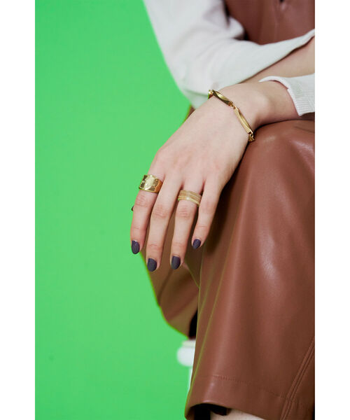 Ray BEAMS(レイビームス)の「Ray BEAMS / ゴールド ワイド リング(リング・レディース・ゴールド・ONE SIZE)」の5枚目の写真