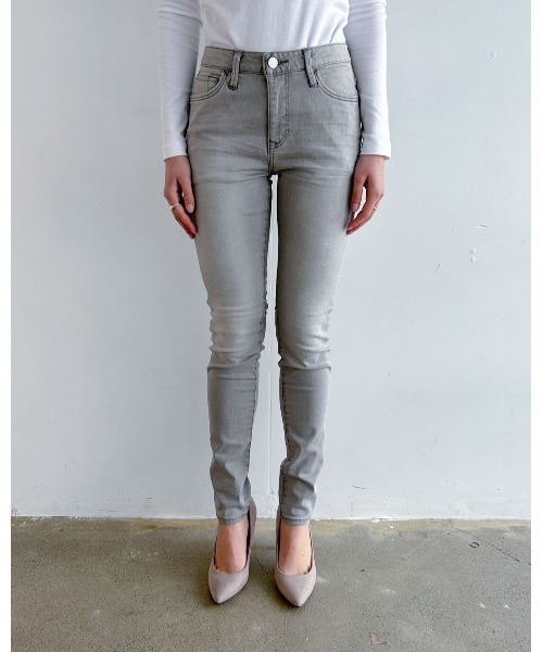 WHEIR(ウェア)の「WHEIR SKINNY JEANS(デニムパンツ・レディース・ネイビー/チャコールグレー/ダークブラック/ブラック/ダークグレー/ブルー/ライトインディゴブルー/ピンク/ダークインディゴブルー/ホワイト・23/26/24/25/27/SMALL/MEDIUM/LARGE)」の4枚目の写真