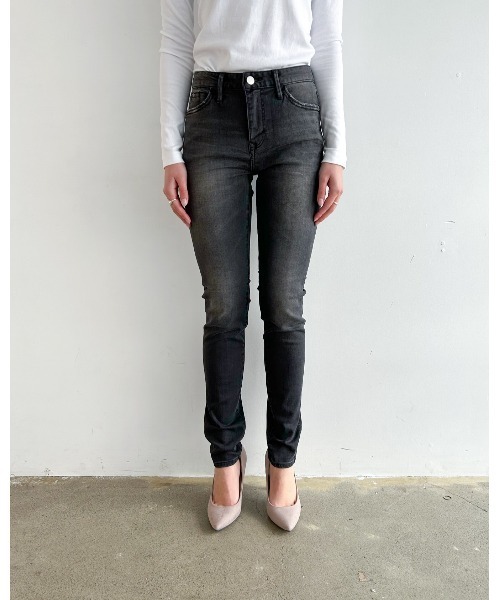 WHEIR(ウェア)の「WHEIR SKINNY JEANS(デニムパンツ・レディース・ネイビー/チャコールグレー/ダークブラック/ブラック/ダークグレー/ブルー/ライトインディゴブルー/ピンク/ダークインディゴブルー/ホワイト・23/26/24/25/27/SMALL/MEDIUM/LARGE)」の1枚目の写真
