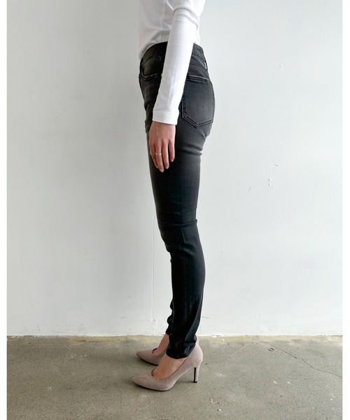 WHEIR(ウェア)の「WHEIR SKINNY JEANS(デニムパンツ・レディース・ネイビー/チャコールグレー/ダークブラック/ブラック/ダークグレー/ブルー/ライトインディゴブルー/ピンク/ダークインディゴブルー/ホワイト・23/26/24/25/27/SMALL/MEDIUM/LARGE)」の14枚目の写真
