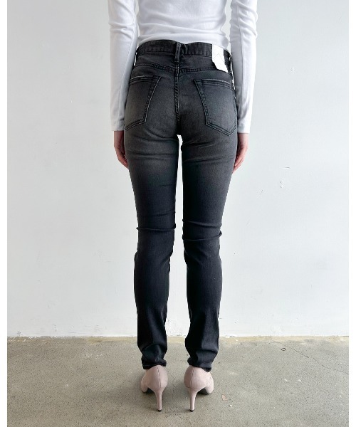 WHEIR(ウェア)の「WHEIR SKINNY JEANS(デニムパンツ・レディース・ネイビー/チャコールグレー/ダークブラック/ブラック/ダークグレー/ブルー/ライトインディゴブルー/ピンク/ダークインディゴブルー/ホワイト・23/26/24/25/27/SMALL/MEDIUM/LARGE)」の15枚目の写真