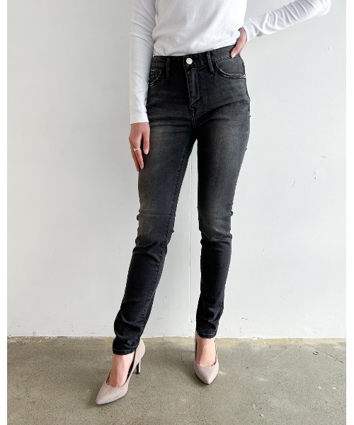 WHEIR(ウェア)の「WHEIR SKINNY JEANS(デニムパンツ・レディース・ネイビー/チャコールグレー/ダークブラック/ブラック/ダークグレー/ブルー/ライトインディゴブルー/ピンク/ダークインディゴブルー/ホワイト・23/26/24/25/27/SMALL/MEDIUM/LARGE)」の17枚目の写真