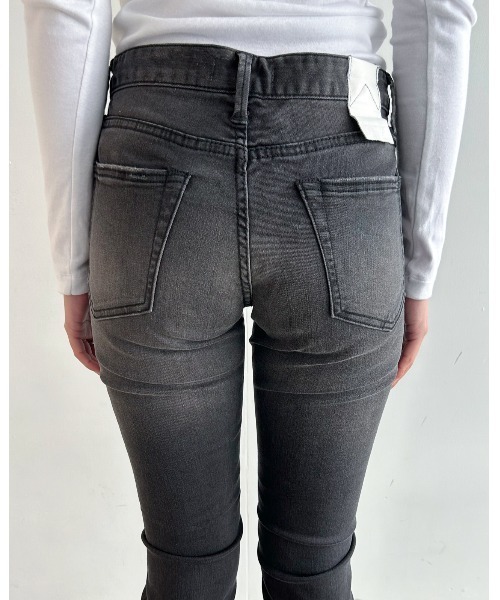 WHEIR(ウェア)の「WHEIR SKINNY JEANS(デニムパンツ・レディース・ネイビー/チャコールグレー/ダークブラック/ブラック/ダークグレー/ブルー/ライトインディゴブルー/ピンク/ダークインディゴブルー/ホワイト・23/26/24/25/27/SMALL/MEDIUM/LARGE)」の21枚目の写真