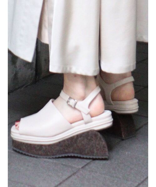 MURUA（ムルーア）の「カーブウェッジサンダル（サンダル・レディース・ブラック/アイボリー・35/36/37）」の14枚目の写真