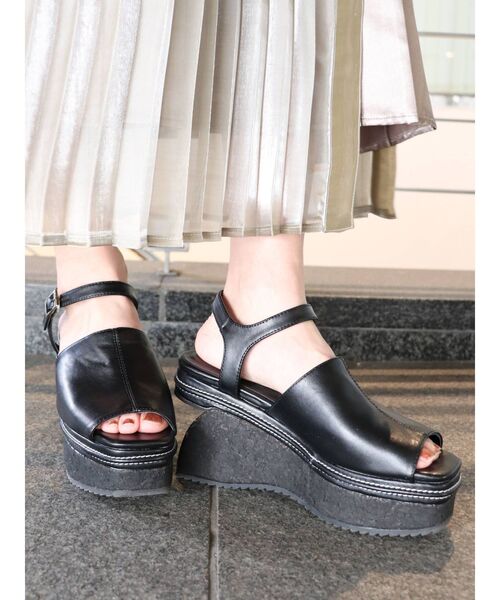 MURUA（ムルーア）の「カーブウェッジサンダル（サンダル・レディース・ブラック/アイボリー・35/36/37）」の15枚目の写真