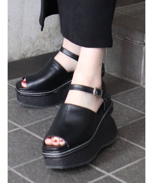 MURUA（ムルーア）の「カーブウェッジサンダル（サンダル・レディース・ブラック/アイボリー・35/36/37）」の17枚目の写真