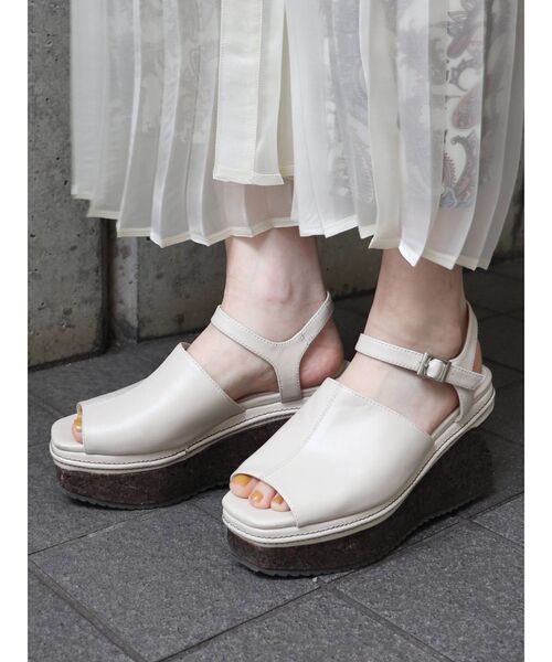 MURUA（ムルーア）の「カーブウェッジサンダル（サンダル・レディース・ブラック/アイボリー・35/36/37）」の18枚目の写真