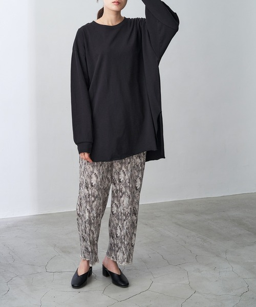 Chaco closet（チャコ クローゼット）の「オーバーサイズラウンドヘム スリット入りロンT（Tシャツ/カットソー・レディース・オフホワイト/アイボリー/ベージュ/グリーン系その他/ブラック・FREE）」の22枚目の写真