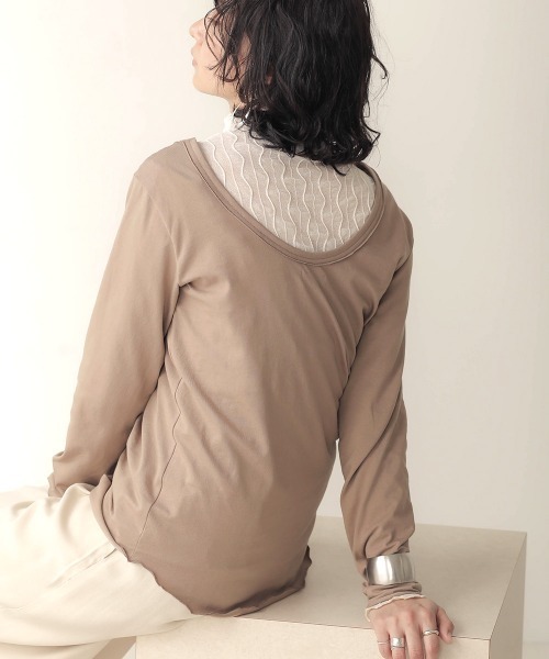 Bab(バブ)の「【WEB限定】バックラウンドメローカットソー(Tシャツ/カットソー・レディース・ブラック/グレー/オフホワイト/カーキ/モカ/キャメル・FREE)」の1枚目の写真