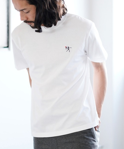 CAMBIO(カンビオ)の「mt7119- ワンポイント刺繍T_Skull & Flower Tシャツ(Tシャツ/カットソー・メンズ・ブラック/ダークブラウン/ホワイト・XL/L/S/M)」の2枚目の写真