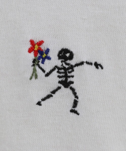 CAMBIO(カンビオ)の「mt7119- ワンポイント刺繍T_Skull & Flower Tシャツ(Tシャツ/カットソー・メンズ・ブラック/ダークブラウン/ホワイト・XL/L/S/M)」の11枚目の写真
