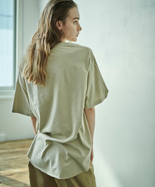 kha:ki（カーキ）の「「KHA:KI / カーキ」ヘムラウンドワイドTシャツ"WIDE SQUARE TEE "HANDSOME""（Tシャツ/カットソー・レディース・ホワイト/ブラック/サンドベージュ・1）」の9枚目の写真