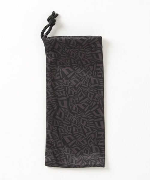 NEW ERA（ニューエラ）の「NEW ERA/ニューエラ サングラス スクエアラージレンズ シャイニーブラックフレーム ライトブルーレンズ 12674017（サングラス・メンズ・ブラック×ブルー・FREE）」の2枚目の写真