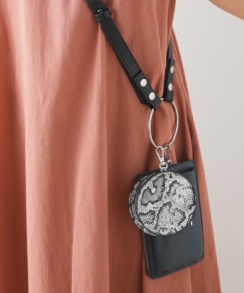 Futier land（フューティアランド）の「リングショルダーミニバッグ（ショルダーバッグ・レディース・アイボリー/ブラック/グレイッシュベージュ/オレンジ/ブルーグレー・FREE）」の4枚目の写真